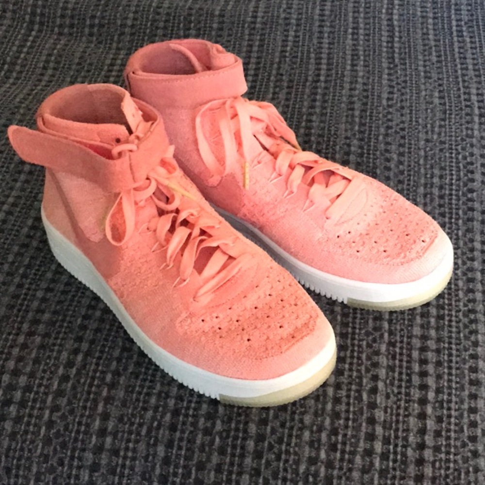 Nike Women’s Air Force 1 Flyknit shoes